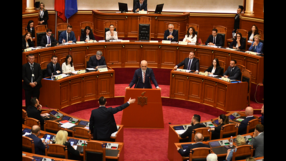 Arnavutluk'ta hükümet seçimden 130 gün sonra kuruldu