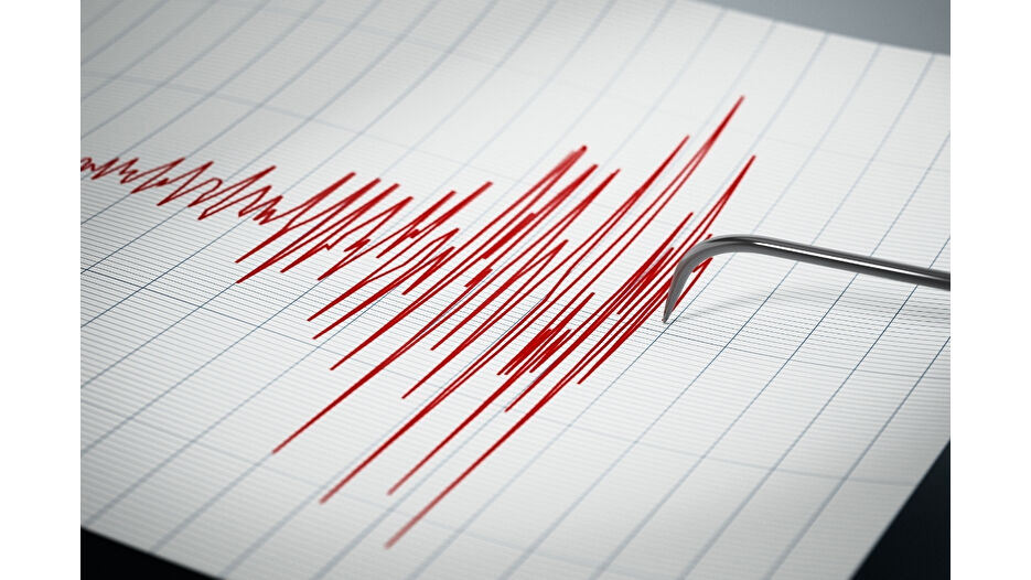 5 büyüklüğünde deprem İstanbul'u da salladı
