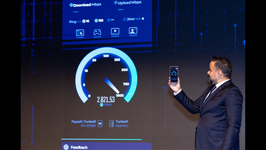 Turkcell CEO'sundan toplantıda 5G testi