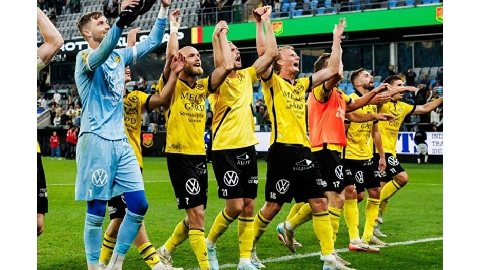 Balıkçı köyü futbol takımı Mjallby şampiyon oldu