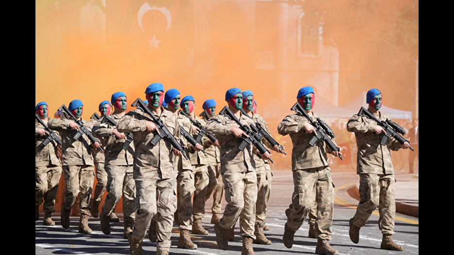 Muğla’da zıpkın komandolardan nefes kesen gösteri