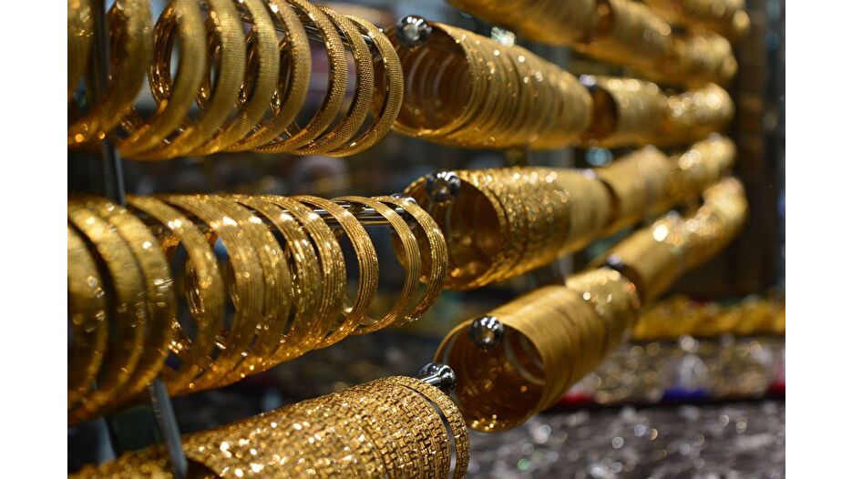 Altın güne düşüşle başladı