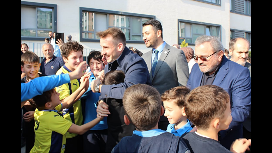 Minik öğrencinin seçim vaadini gerçekleştirdi