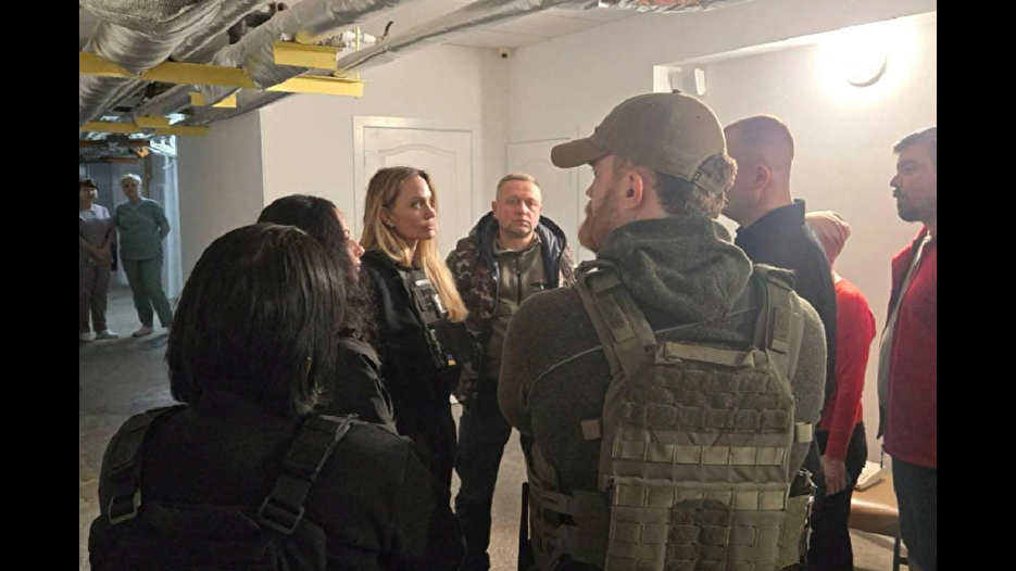 Angelina Jolie'nin Ukrayna ziyaretinde kriz