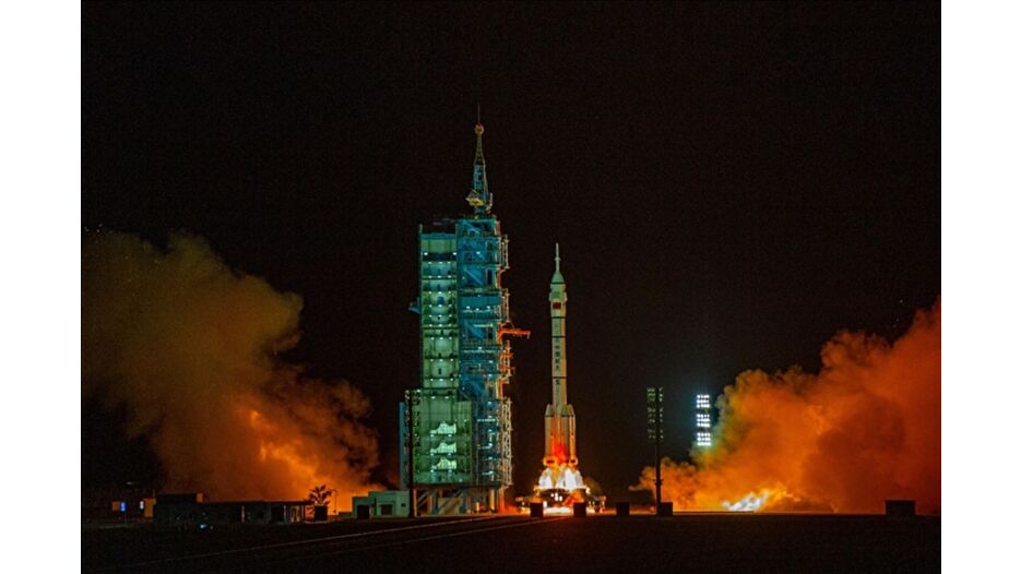 Çin, Dünya'ya dönemeyenleri personel mekiğiyle getiriyor