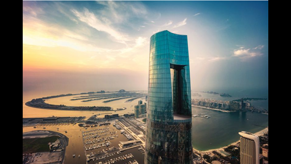 En yüksek otel Dubai'de açıldı
