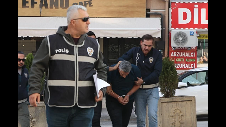 Sahte banka kartı satmaktan 72 yılla aranan yakalandı