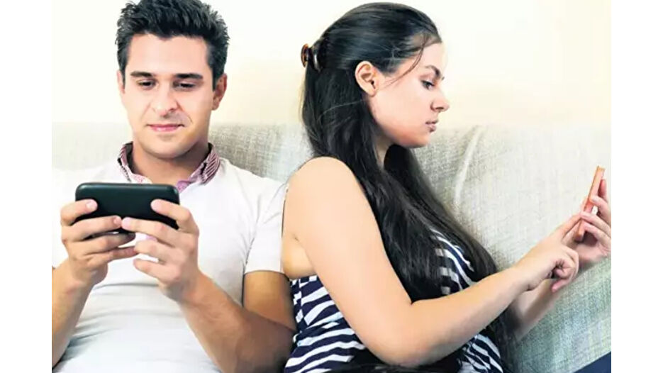 Phubbing'i bırak eşine bak