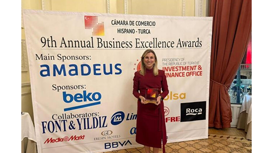 Ebru Özdemir’e İspanya’dan Mesleki Liyakat Ödülü