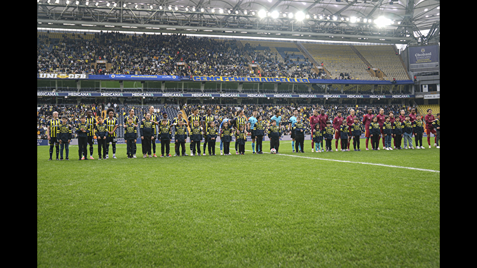 Fenerbahçe derbide Galatasaray'ı mağlup etti