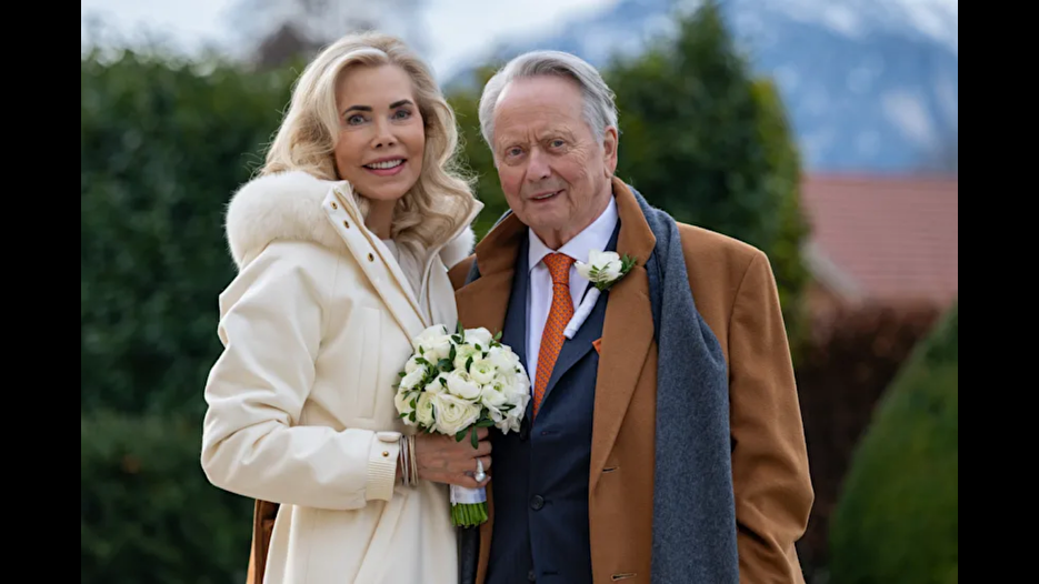 Porsche'nin patronu gözlerden uzak evlendi