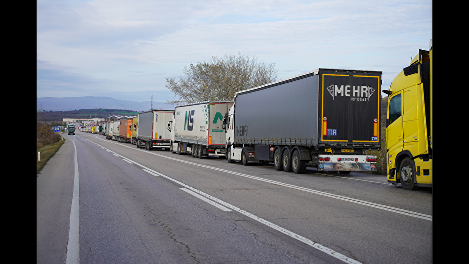 Yunan çiftçi eylemi sınırda TIR trafiğine yol açtı