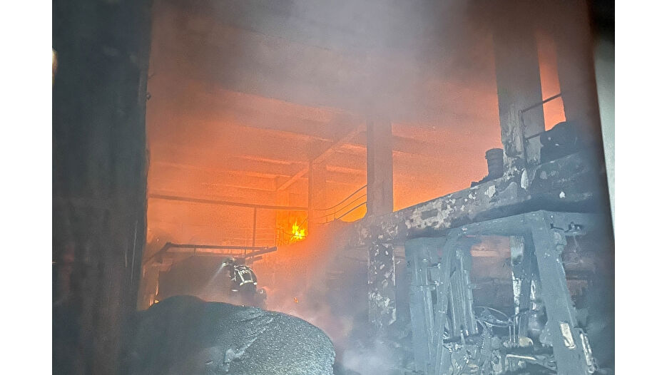 Plastik fabrikası yandı