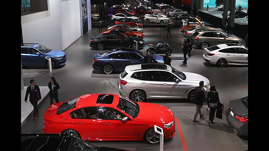 Ultra lüks otomobilde iki marka gaza bastı