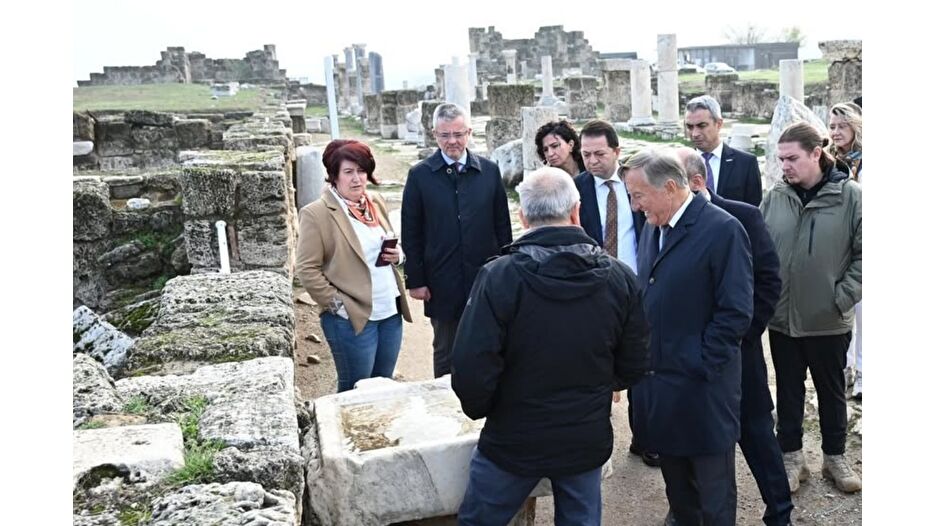 Bülent Eczacıbaşı'ndan antik kent gezisi