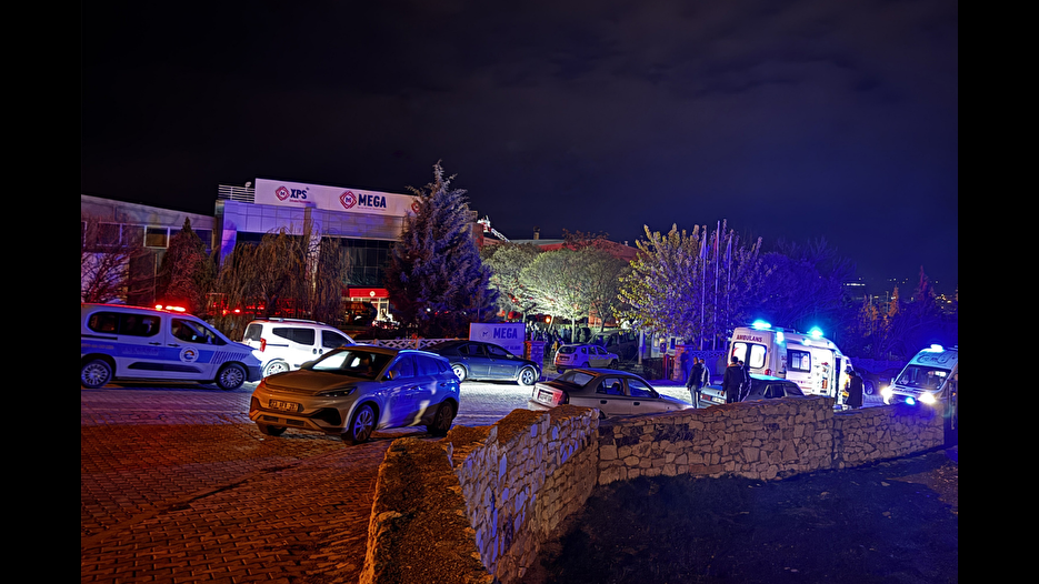 Fabrikada çıkan yangında 16 işçi hastanelik oldu