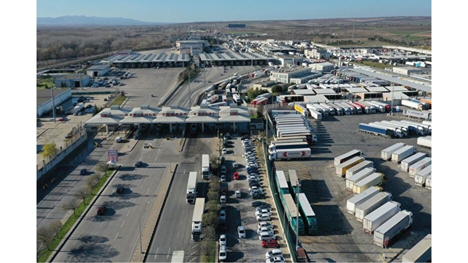 Kapıkule'de günlük ticari araç geçiş rekoru kırıldı