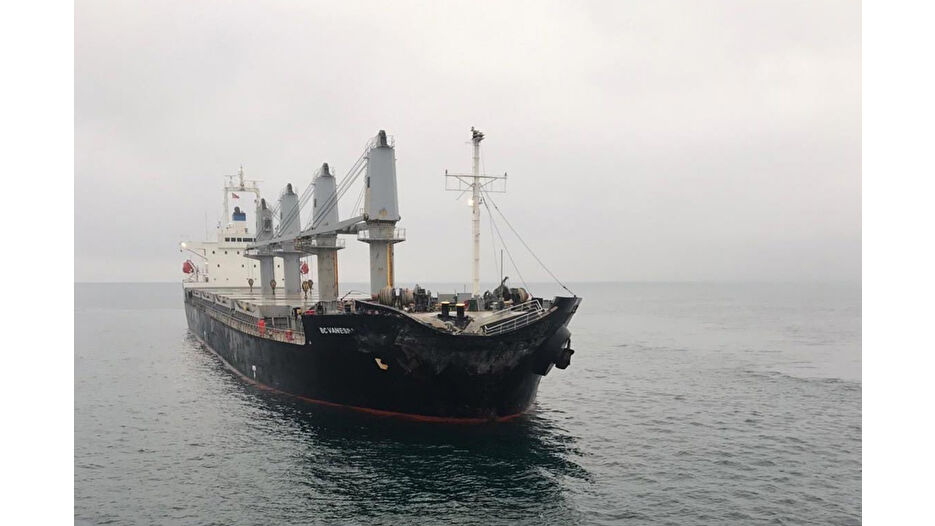 Marmara Denizi'nde karaya oturan yük gemisi kurtarıldı