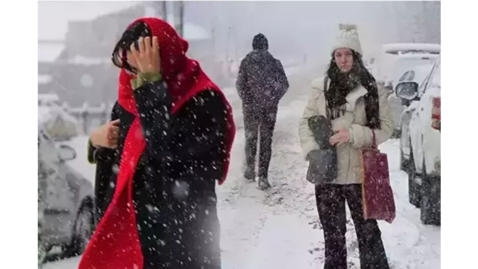 İstanbul'a sağanak Ankara'ya kar geliyor