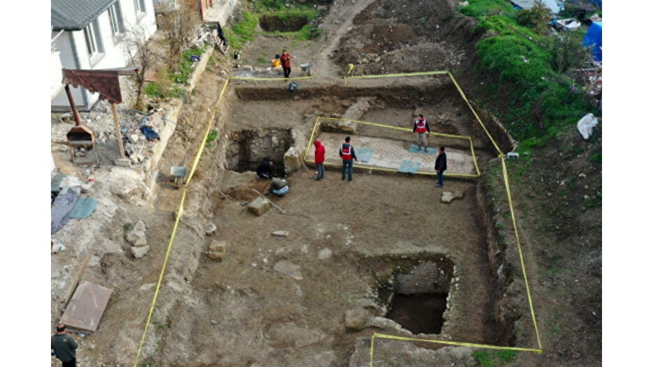 Deprem enkazının altından eşsiz mozaik çıktı