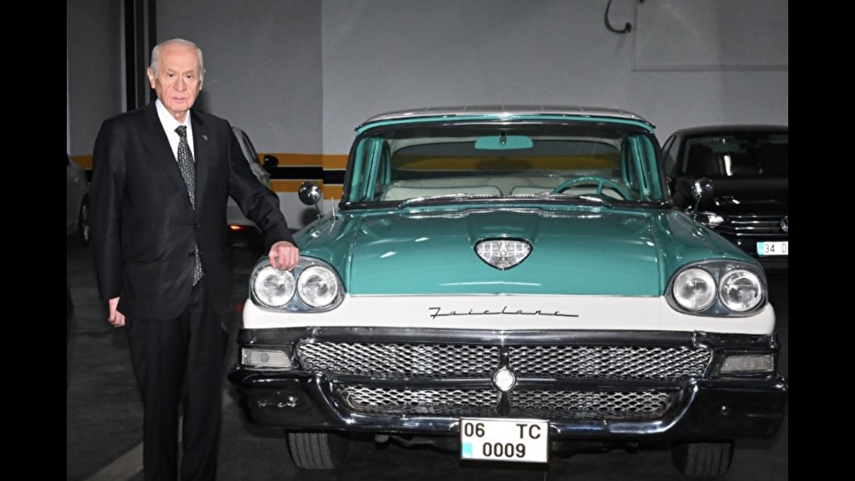 Bahçeli, klasik otomobillerinden birini daha hediye etti