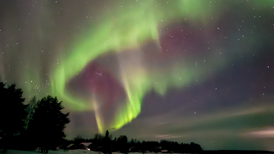 Finlandiya'da kuzey ışıklarının muhteşem dansı