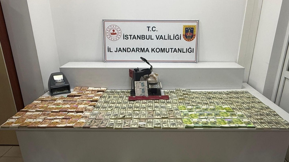 Sahte dövizleri piyasaya süremeden yakalandılar