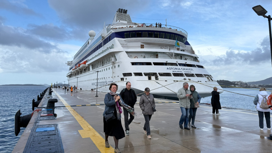 Bodrum’da kruvaziyer sezonu Astoria Grande ile açıldı