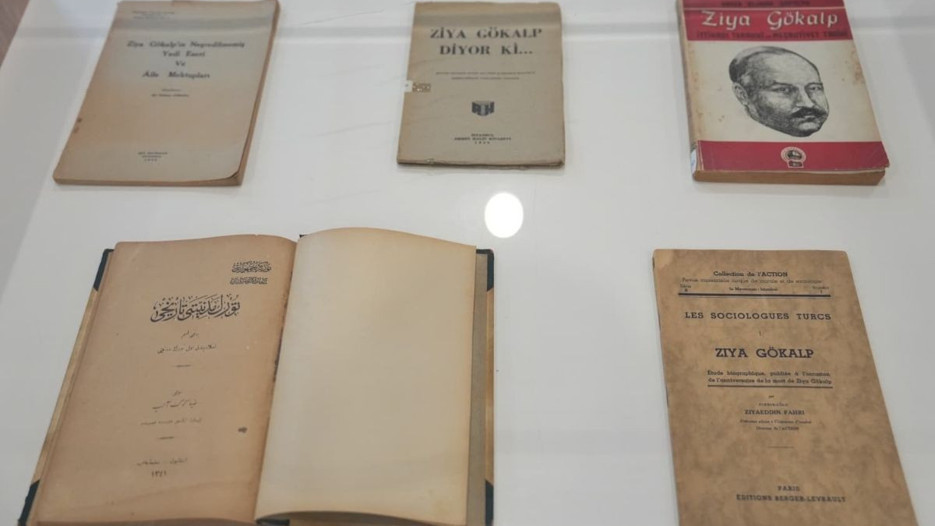 Türk dünyasına 5 lehçede dev eser