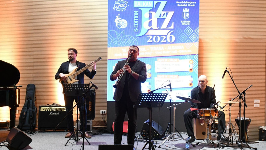 Arnavutluk'ta jazz mevsimi