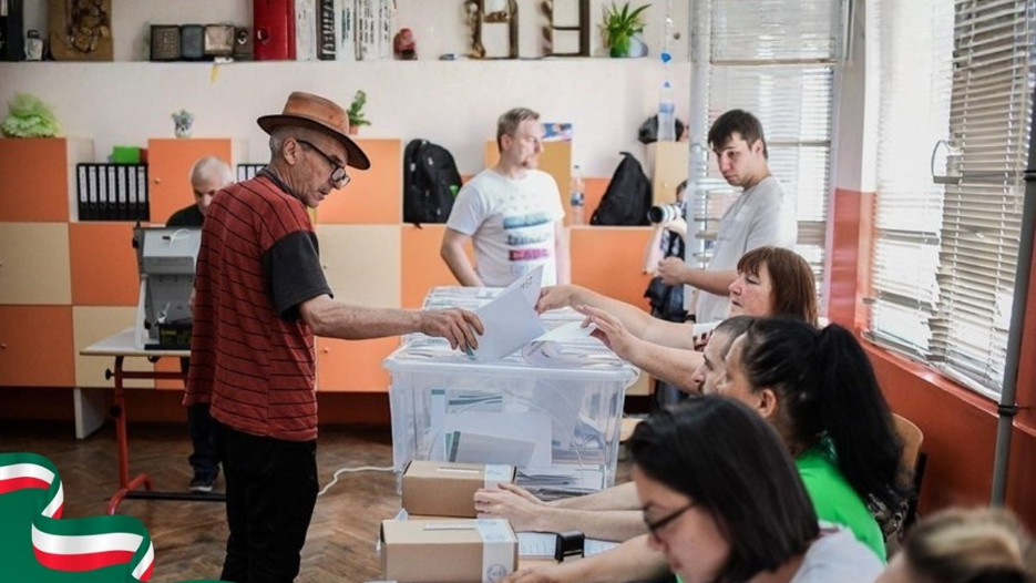 Komşu seçime doymadı