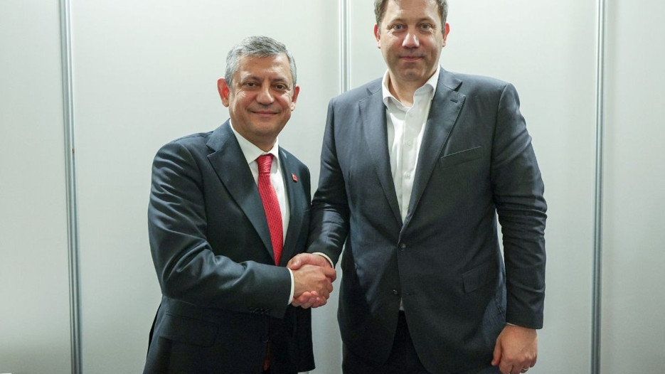 Özgür Özel, Sosyal Demokrat eş başkanla görüştü