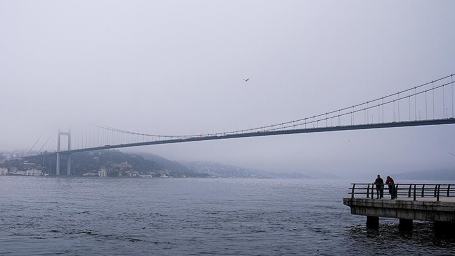 İstanbul Boğazı'nda gemi trafiği askıya alındı