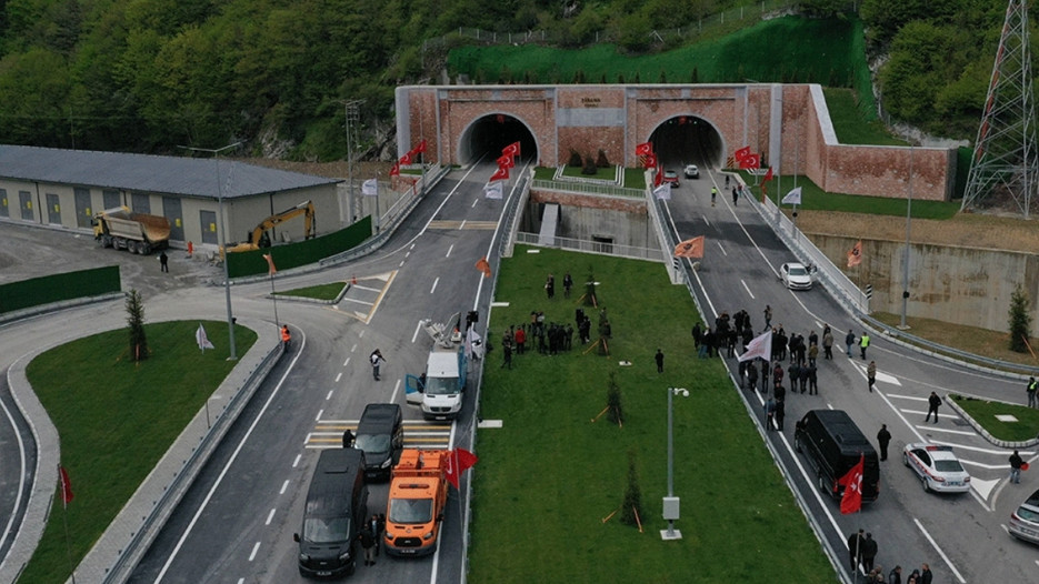 Zigana Tüneli'nden 3 yılda 5 milyon araç geçti