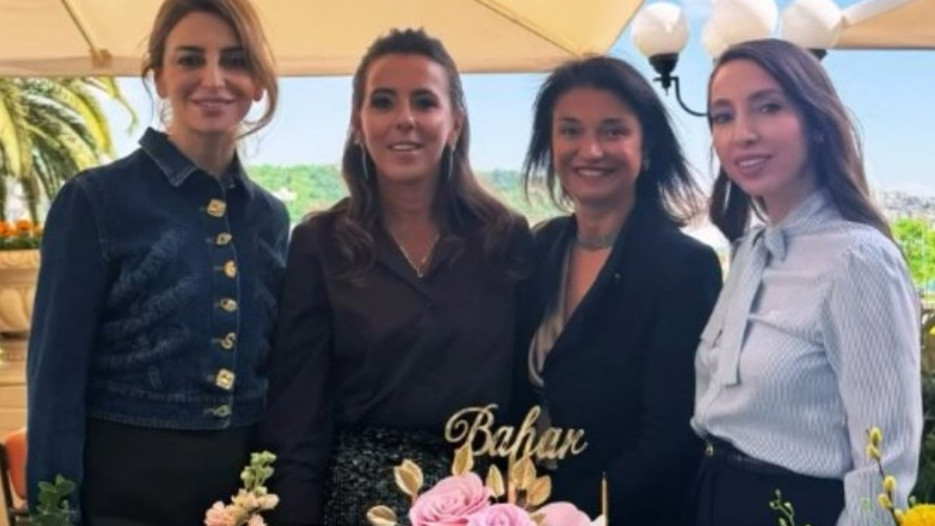 Bahar Şer yeni yaşını Boğaz’da dostlarıyla kutladı