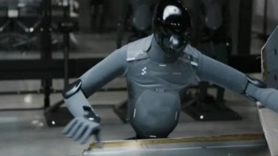 İnsansı robotlar 8 saat mesaide böyle çalışıyorlar