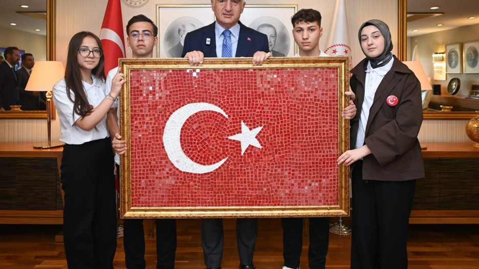 Bakan Ersoy, 19 Mayıs'ta genç sanatçıları ağırladı