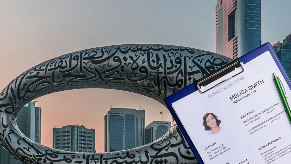 Dubai'den CV yağmuru