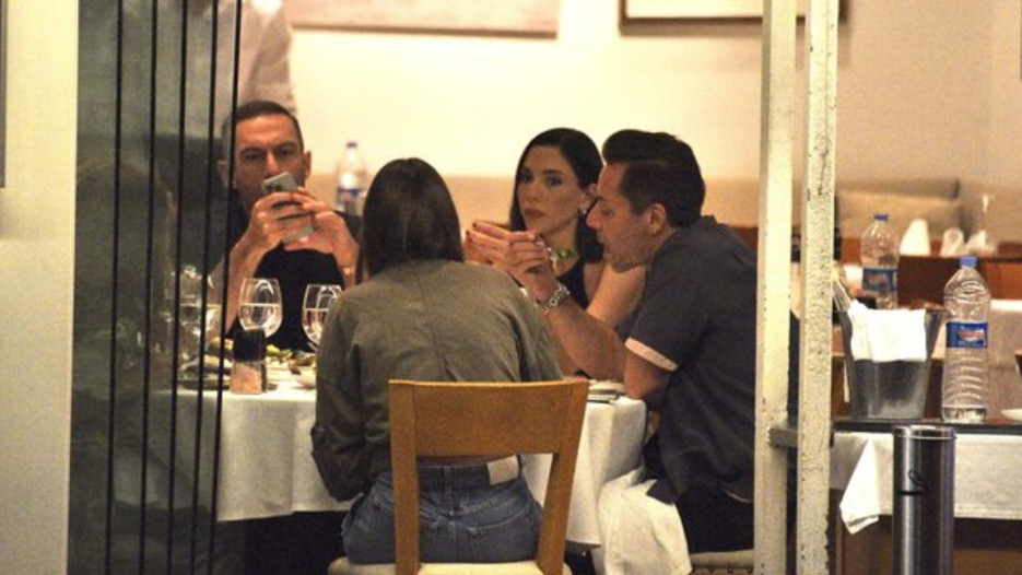 Allan Hakko ve Pelin Uluksar çifti balıkçıda buluştu