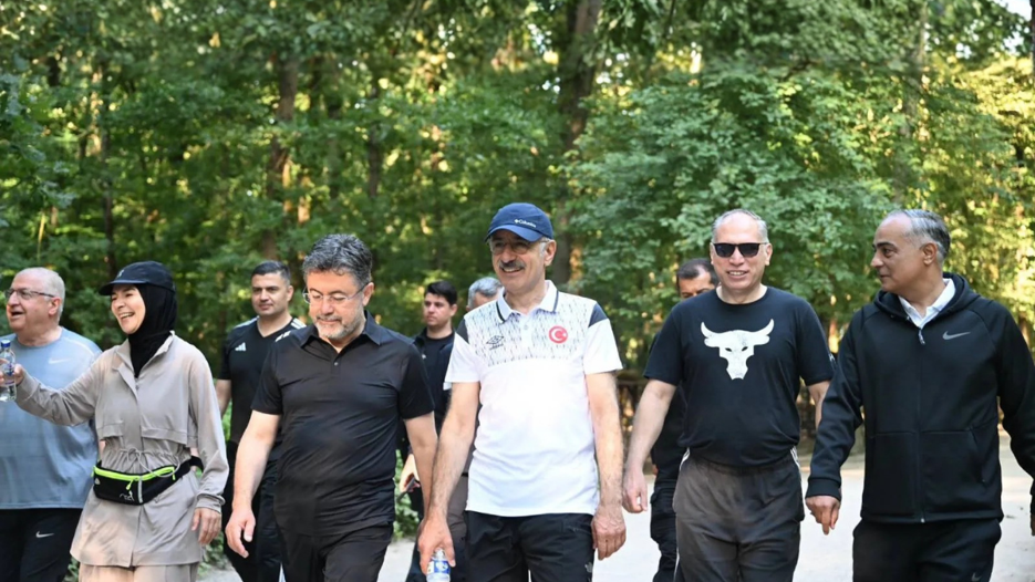 Bakanların Ormanya'da sabah yürüyüşü