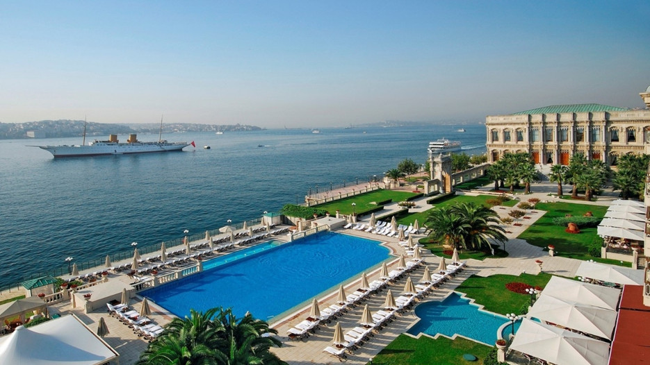 Çırağan'da havuz keyfi 450 euro