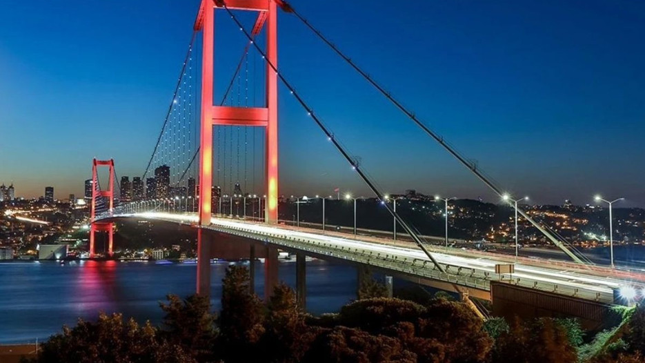 15 Temmuz Şehitler Köprüsü'ne dizi düzenlemesi