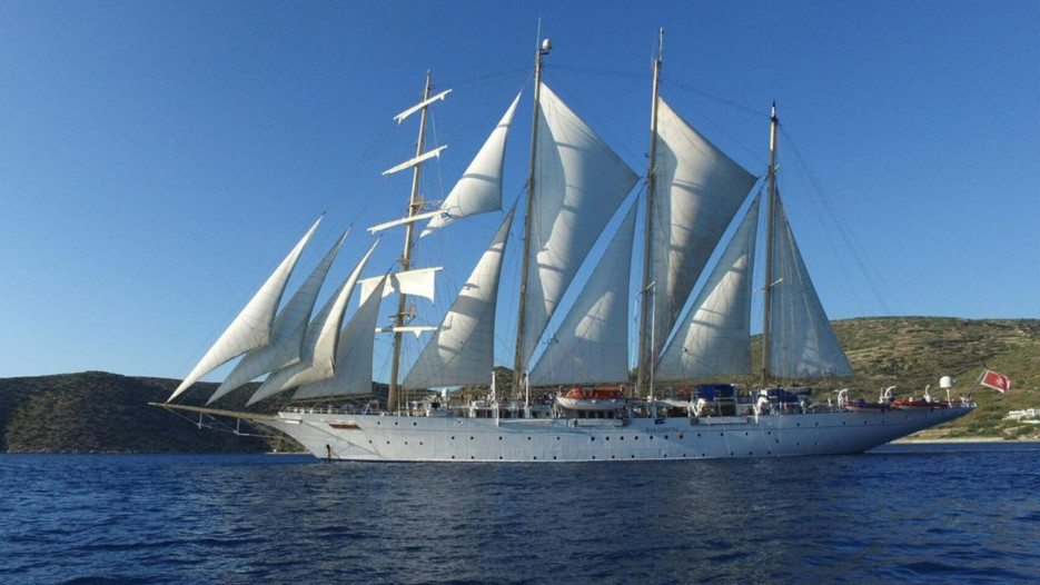 16 yelkenli Star Flyer Bodrum'a demir attı