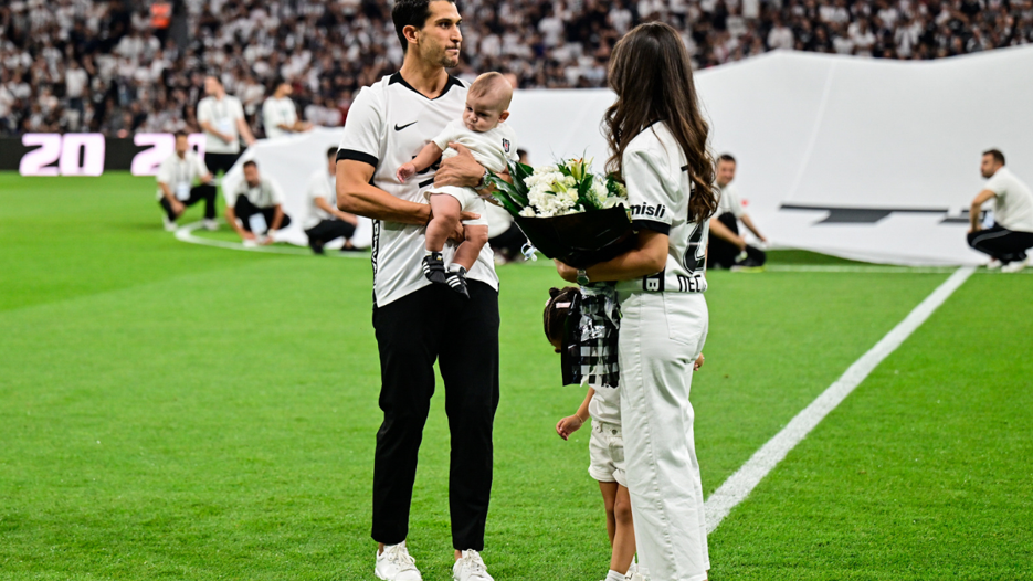 Necip Uysal, Beşiktaş taraftarına veda etti