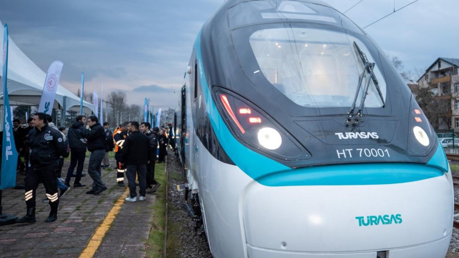 Milli elektrikli tren hız rekorunu geliştirdi
