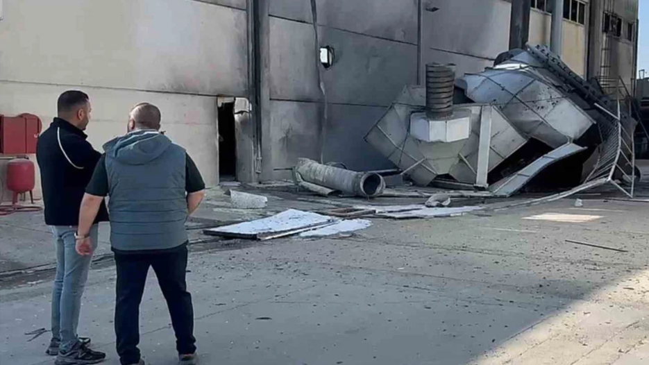 Metal fabrikasında patlama 3'ü ağır 7 işçi yaralandı