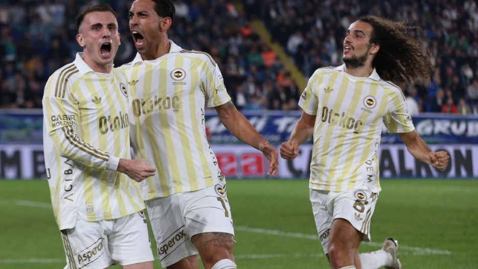 Fenerbahçe, Rize'de 3 puanı 3 golle aldı
