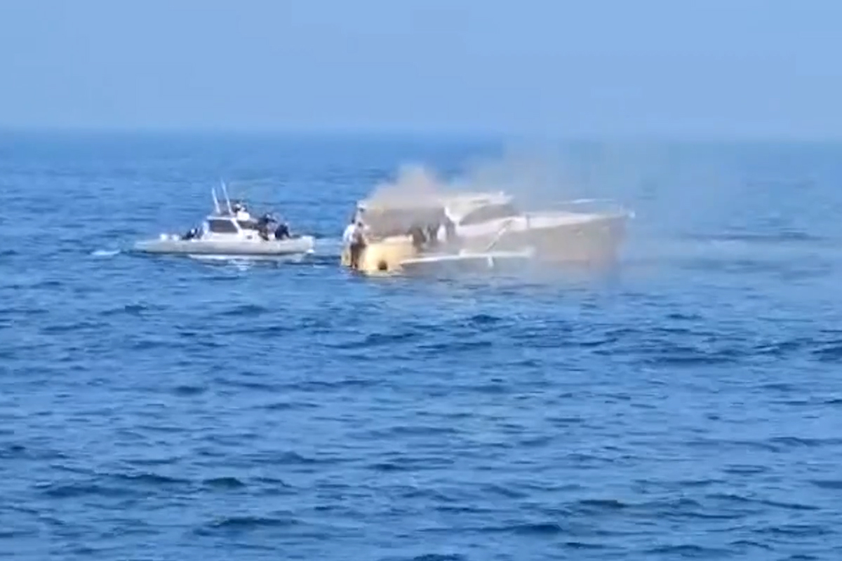 Marmara açıklarında yanan teknedeki 2 kişi kurtarıldı