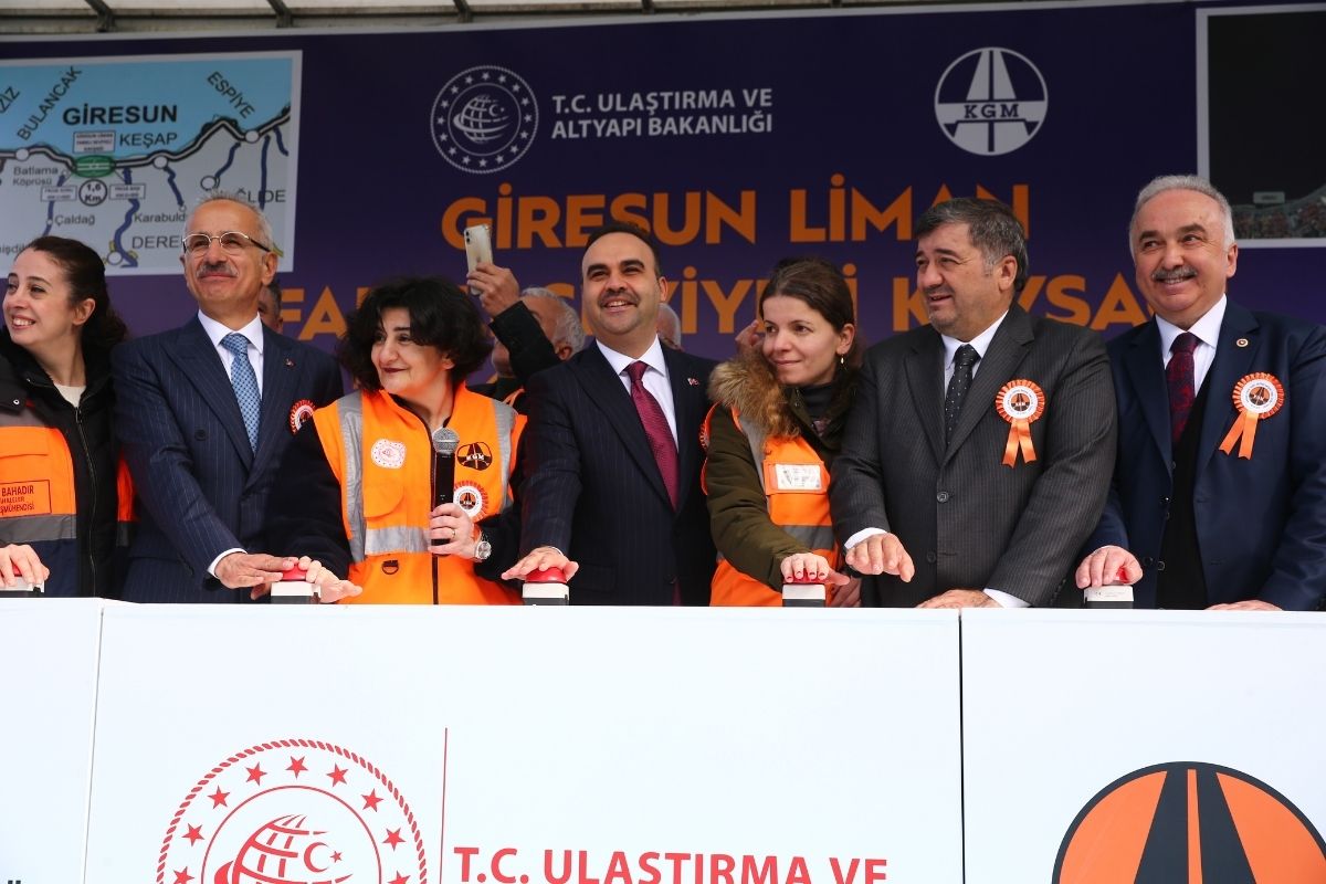 Bakan Kacır ve Uraoğlu'ndan Giresun'a hızlı tren müjdesi