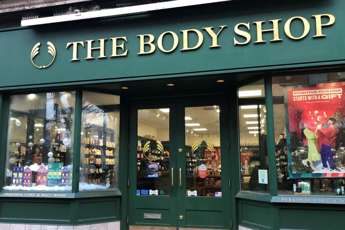 İngiliz merkezli kozmetik şirketi Body Shop, ABD'deki tüm operasyonlarını durdurdu, Kanada'daki düzinelerce mağazayı kapattı